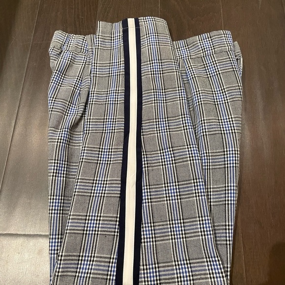 💵 BOGO free. Plaid pants with racer stripe down the side. Size Medium. - Picture 4 of 4